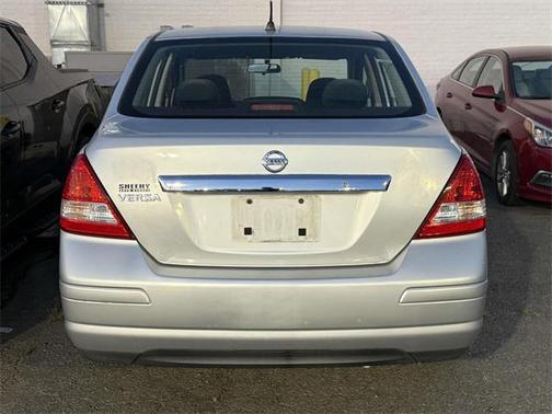 2010 Nissan Versa 1.8 S