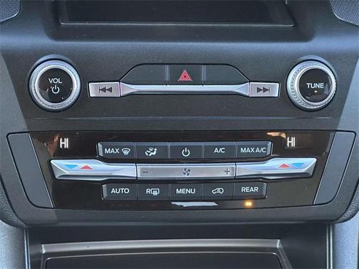 2020 Ford Explorer Base