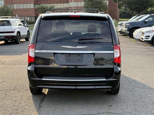 2016 Chrysler Town & Country Touring