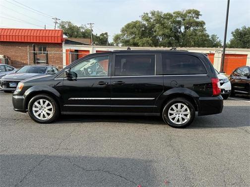 2016 Chrysler Town & Country Touring