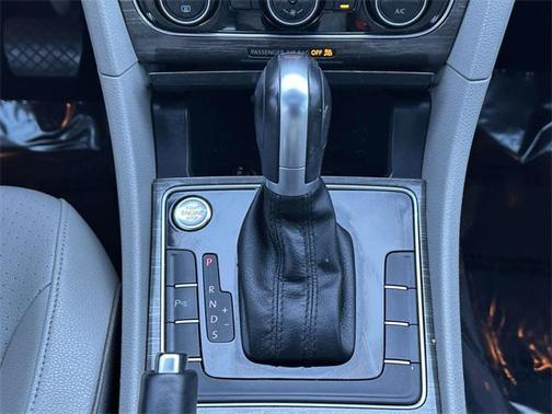 2017 Volkswagen Passat 1.8T SE w/Technology