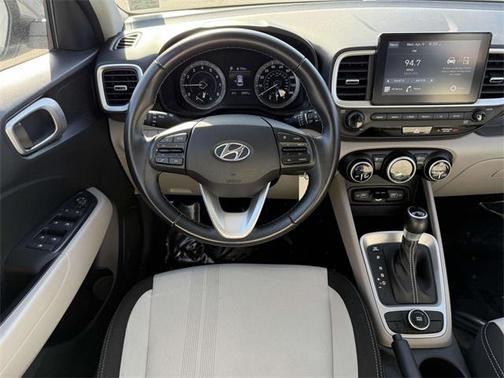2022 Hyundai VENUE SEL