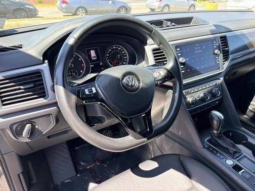 Platinum Gray Metallic 2019 Volkswagen Atlas 3.6L SE w/Technology