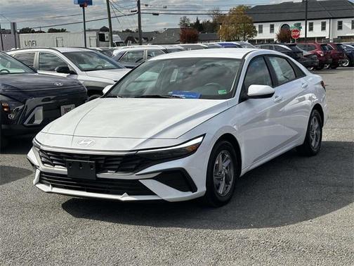 2025 Hyundai ELANTRA SE
