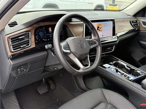 2025 Volkswagen Atlas 2.0T SE w/Technology 4MOTION