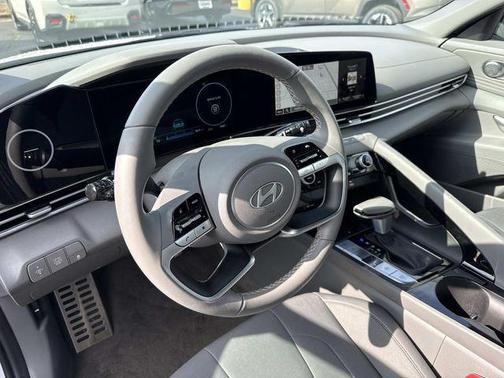 2025 Hyundai ELANTRA HEV SEL Sport