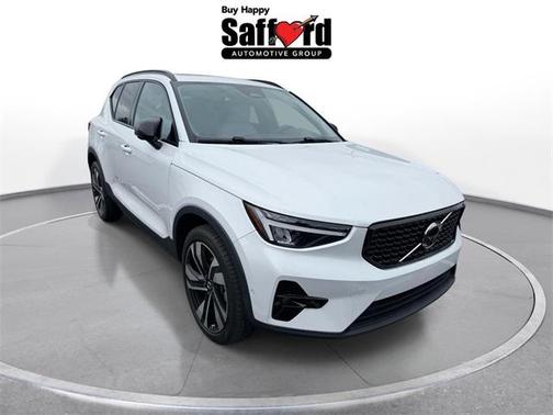 2023 Volvo XC40 B5 Ultimate Dark Theme