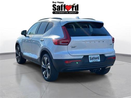 2023 Volvo XC40 B5 Ultimate Dark Theme