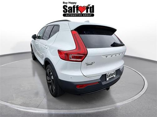 2023 Volvo XC40 B5 Ultimate Dark Theme