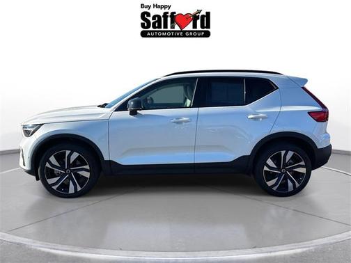 2023 Volvo XC40 B5 Ultimate Dark Theme