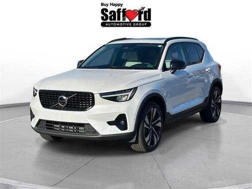 2023 Volvo XC40 B5 Ultimate Dark Theme
