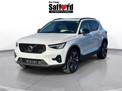 2023 Volvo XC40 B5 Ultimate Dark Theme