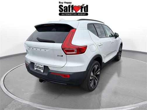 2023 Volvo XC40 B5 Ultimate Dark Theme
