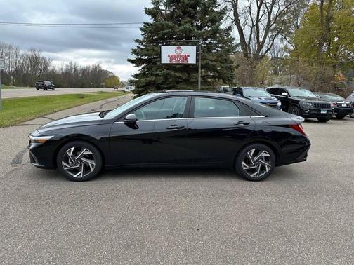 2024 Hyundai ELANTRA Limited