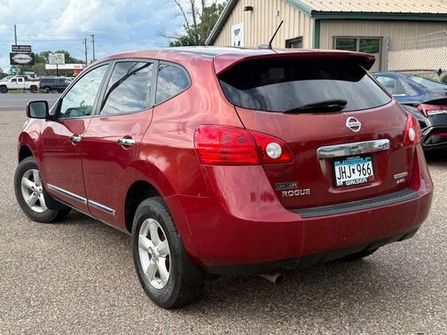 Red 2013 Nissan Rogue SV