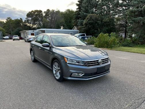 2017 Volkswagen Passat 1.8T SEL Premium 4dr Sedan