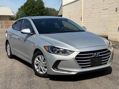 Silver 2018 Hyundai ELANTRA SE