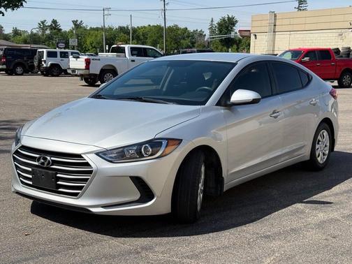 Silver 2018 Hyundai ELANTRA SE