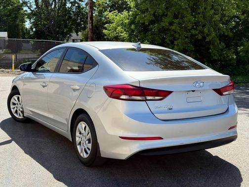 Silver 2018 Hyundai ELANTRA SE