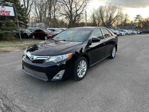 Black 2012 Toyota Camry Hybrid XLE