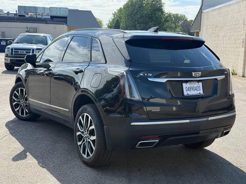 Black 2021 Cadillac XT5 Sport