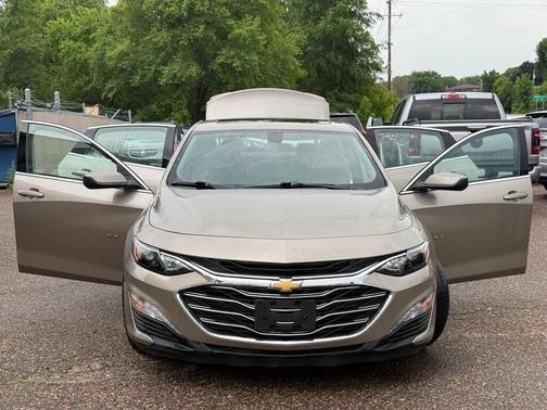 Gold 2022 Chevrolet Malibu LT