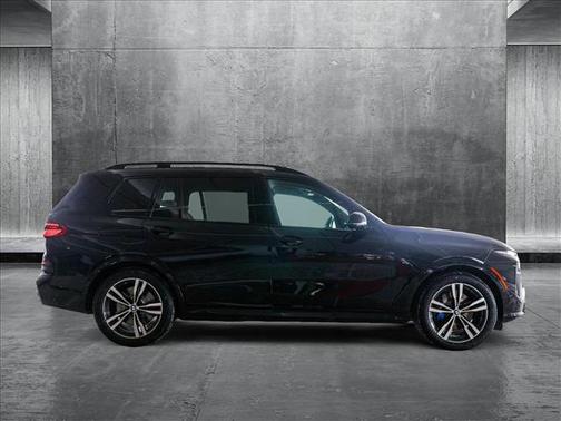 2025 BMW X7 M60i