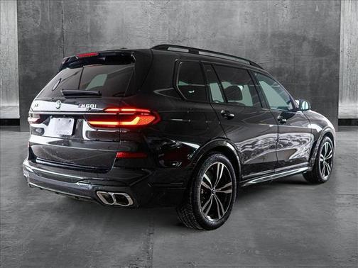 2025 BMW X7 M60i