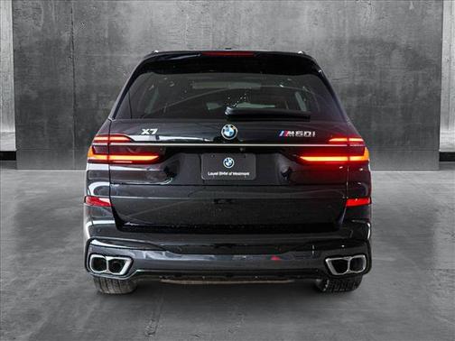 2025 BMW X7 M60i