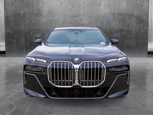 2025 BMW 740 i xDrive