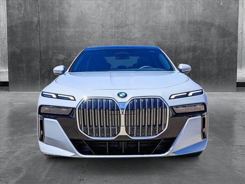 2025 BMW 740 i xDrive