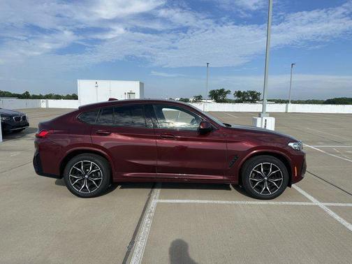 2025 BMW X4 xDrive30i