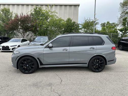 2022 BMW X7 M50i