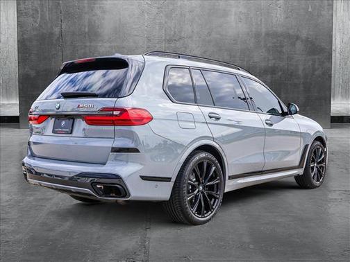 2022 BMW X7 M50i