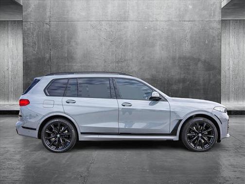 2022 BMW X7 M50i