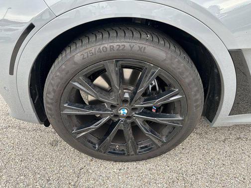 2022 BMW X7 M50i