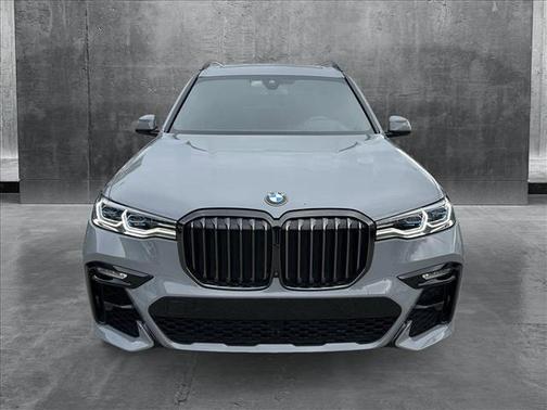 2022 BMW X7 M50i