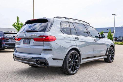 2022 BMW X7 M50i