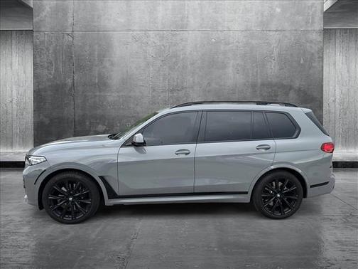2022 BMW X7 M50i