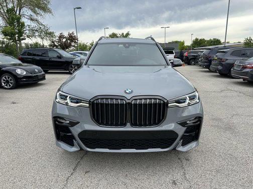 2022 BMW X7 M50i