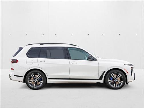 2025 BMW X7 M60i