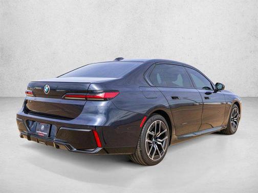 Carbon Black Metallic 2023 BMW 740 i