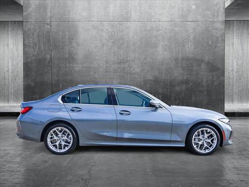 2025 BMW 330 i xDrive