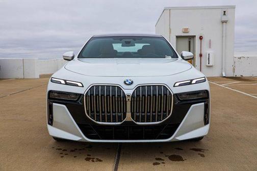 Mineral White Metallic 2026 BMW 740 xDrive