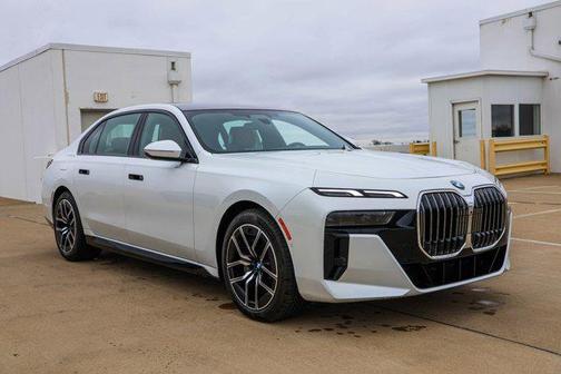 Mineral White Metallic 2026 BMW 740 xDrive