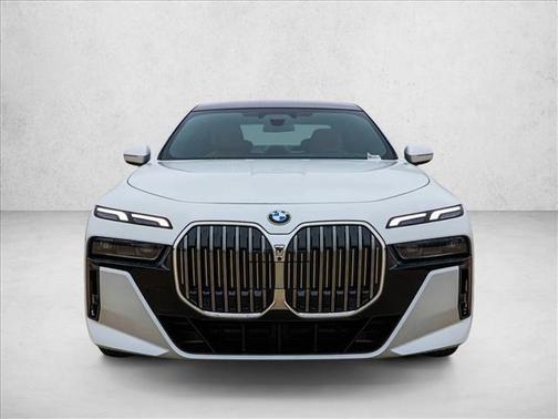 Mineral White Metallic 2026 BMW 740 xDrive