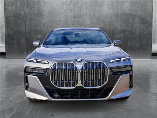 2025 BMW 740 i xDrive