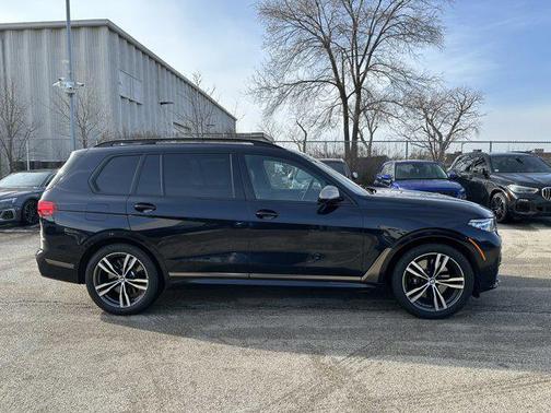 2022 BMW X7 M50i