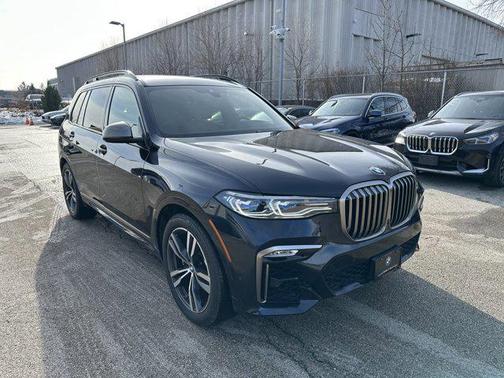 2022 BMW X7 M50i