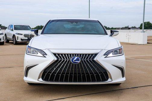 2022 Lexus ES 300h Base
